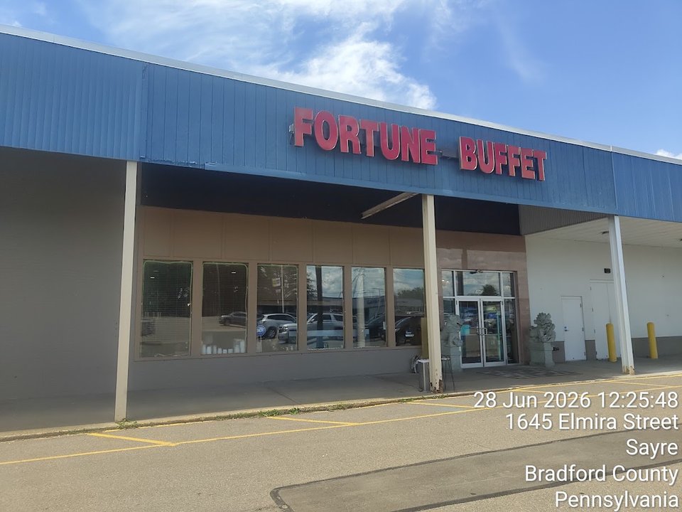 Fortune Buffet’s bright buffet line and dining area.